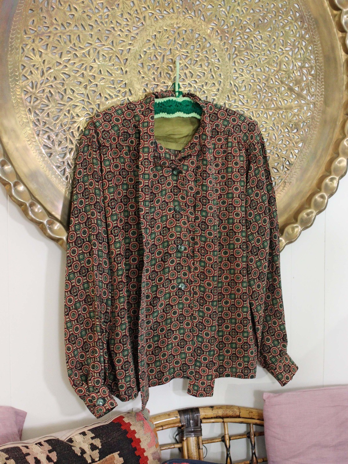 VTG Silk Pussy Bow Neck Blouse Green Red Black Scarf Print Boho Dark Academia