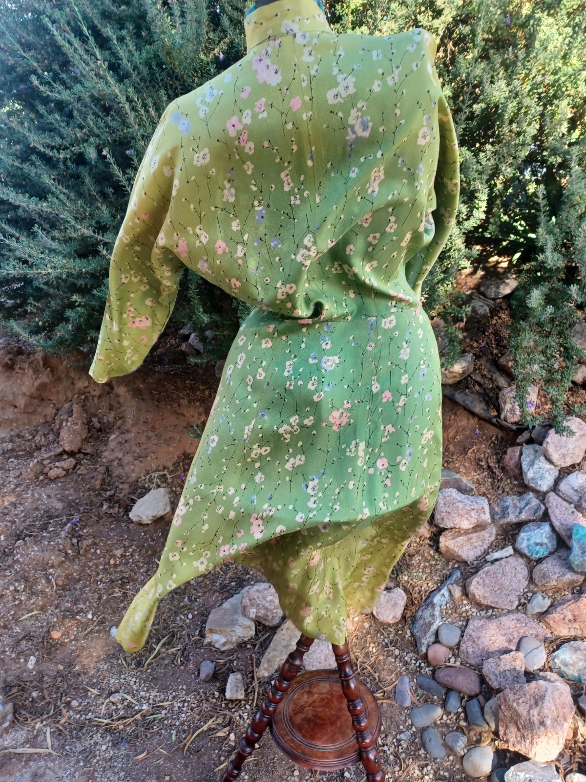 Vintage Mid-century/ 1950s Spring Green Floral Tafetta Dress with Pussybow Neck