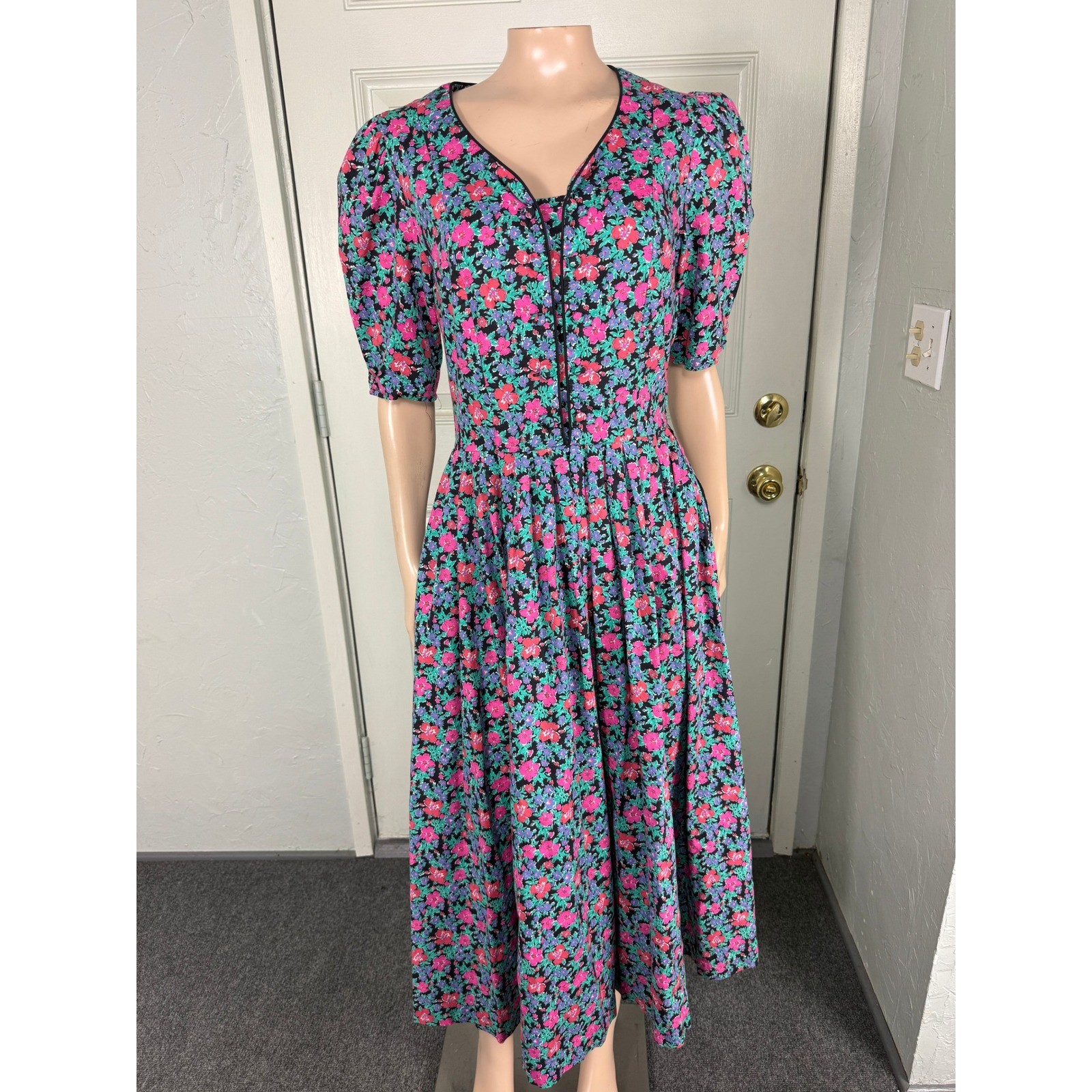 Vintage Laura Ashley Women’s Dress UK 12 US 10 Cotton Floral Button Zip J18