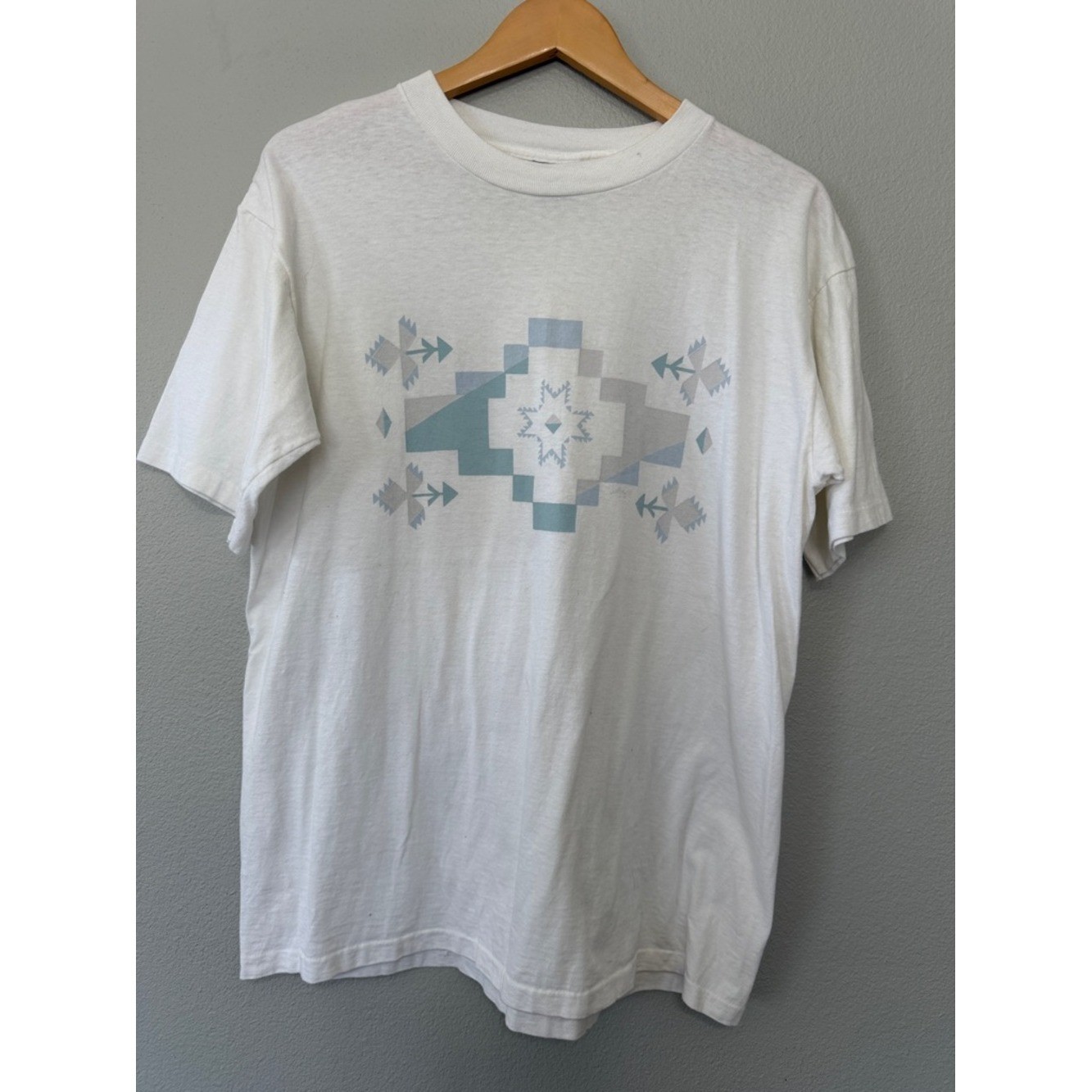 VTG Oneita Women’s White Short-Sleeve Graphic Tee XL Light Blue Tribal Motif