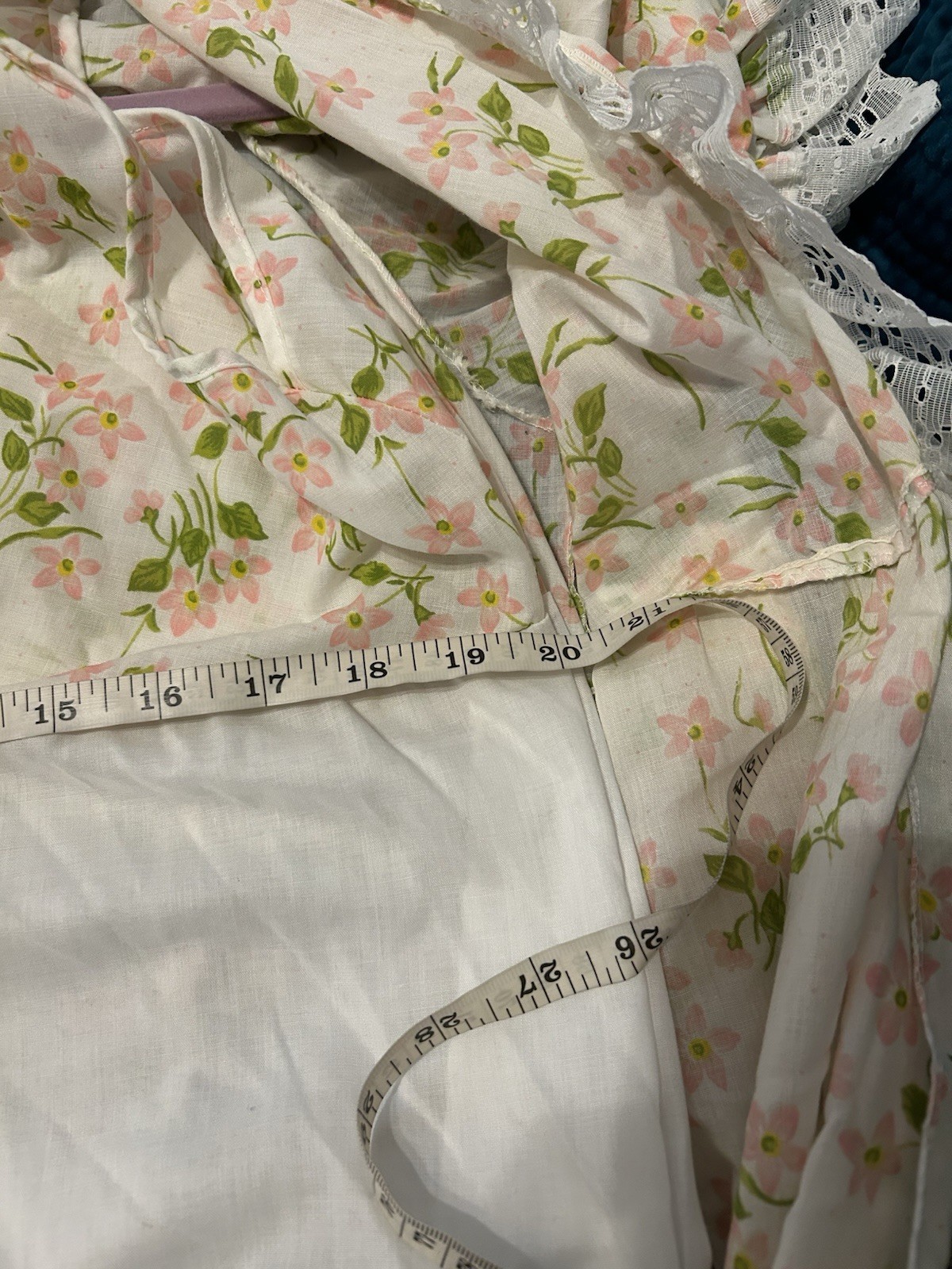 vintage peignoir – White Percale W Pink Floral & Lace Eyelet Empire – Large