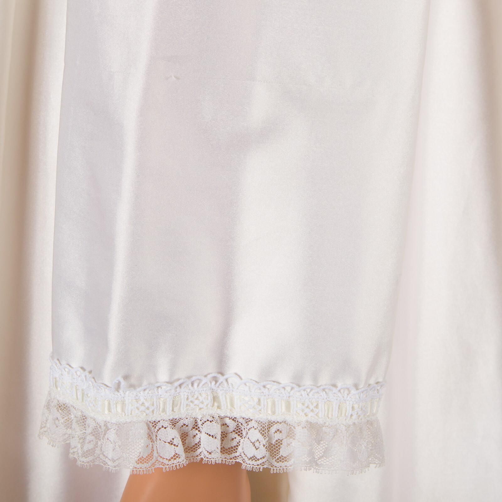 💖 BARBIZON Vintage Pearl Ivory Silky Satin Robe Long Sleeve Embroidered Lace M