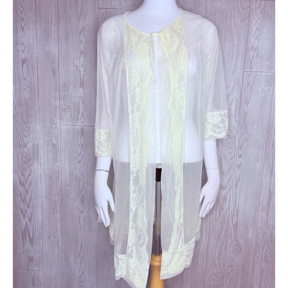Vintage Sears sheer chiffon lace light yellow / cream crop sleeve robe sleepwear