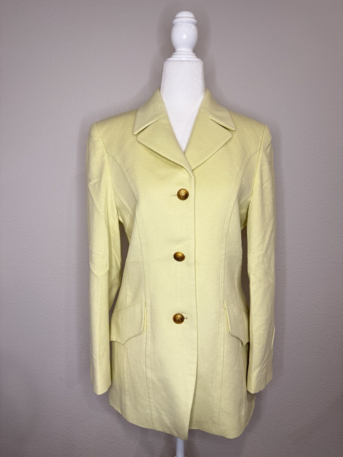 Vintage Mondi Pastel yellow cashmere feel 3 gold button 2 pocket Blazer