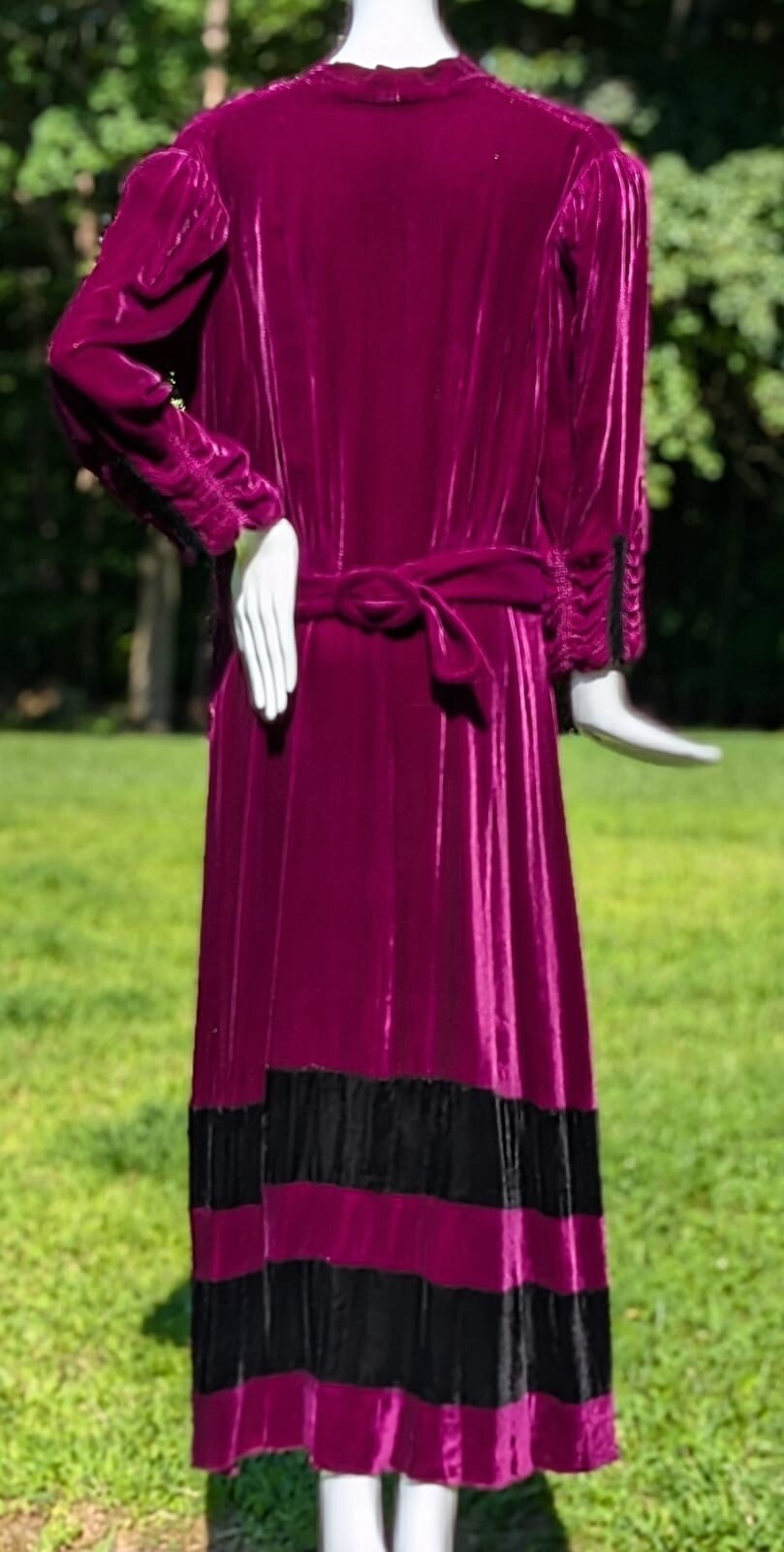 UNUSUAL VINTAGE 1940’S MAGENTA + HUNTER GREEN SILK VELVET DRESS W RUCHING