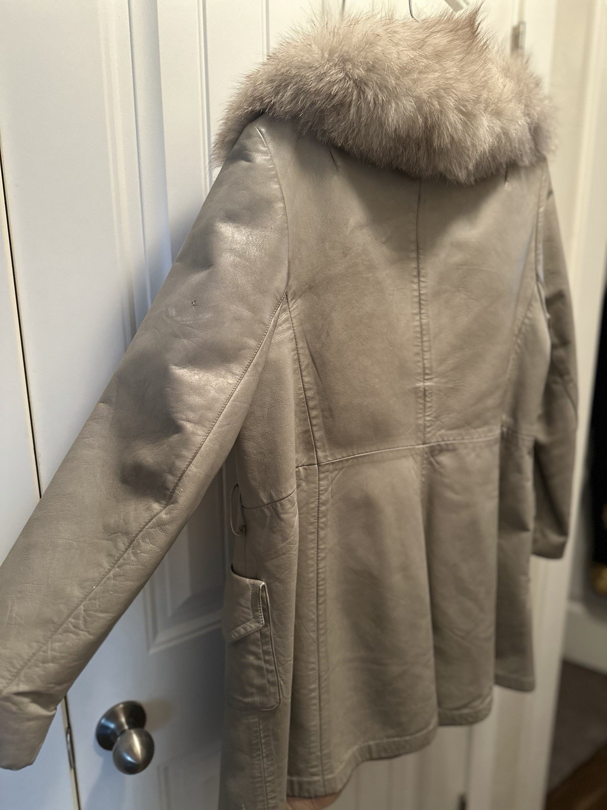 Well-Preserved Vtg 70’s Coat. Gray Leather/Satin. Good Condition. Size L 14