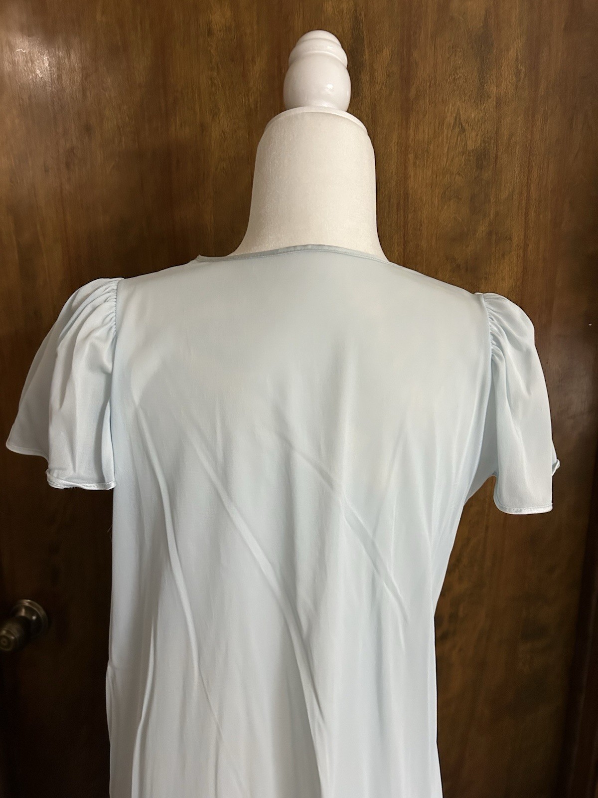 VTG 1980’s Light Blue Nylon V-Neck Pretty Cap Sleeves SZ M Nightgown NICE