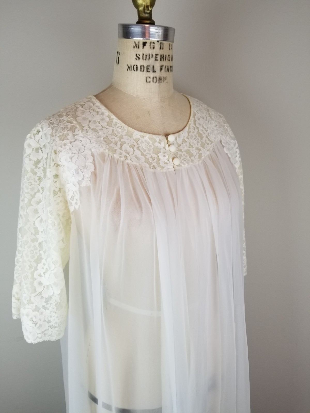Vintage 1950’s Pale Cream Lace Trimmed Sheer Peignoir by Shadowline ~ Ladies Sm
