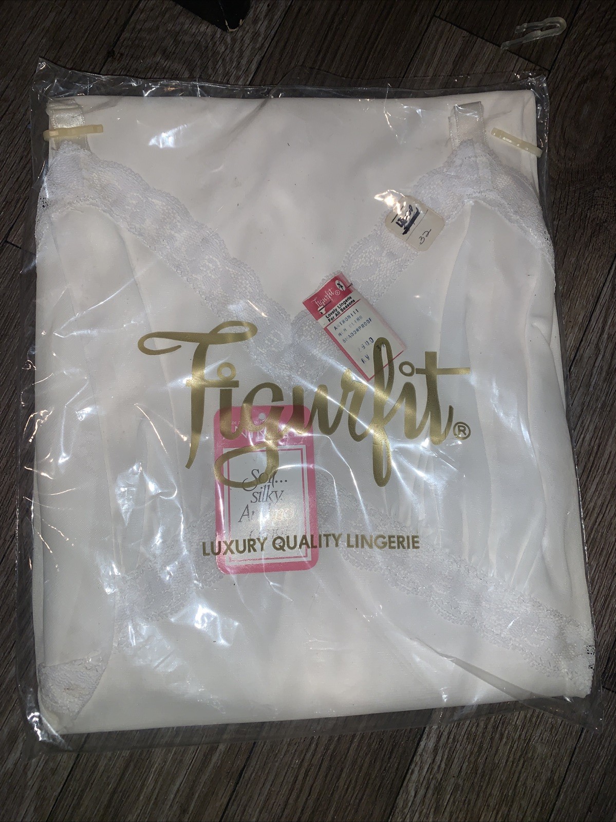 Vintage Dupont Antron III Womens Nylon White Full Slip NWT 32