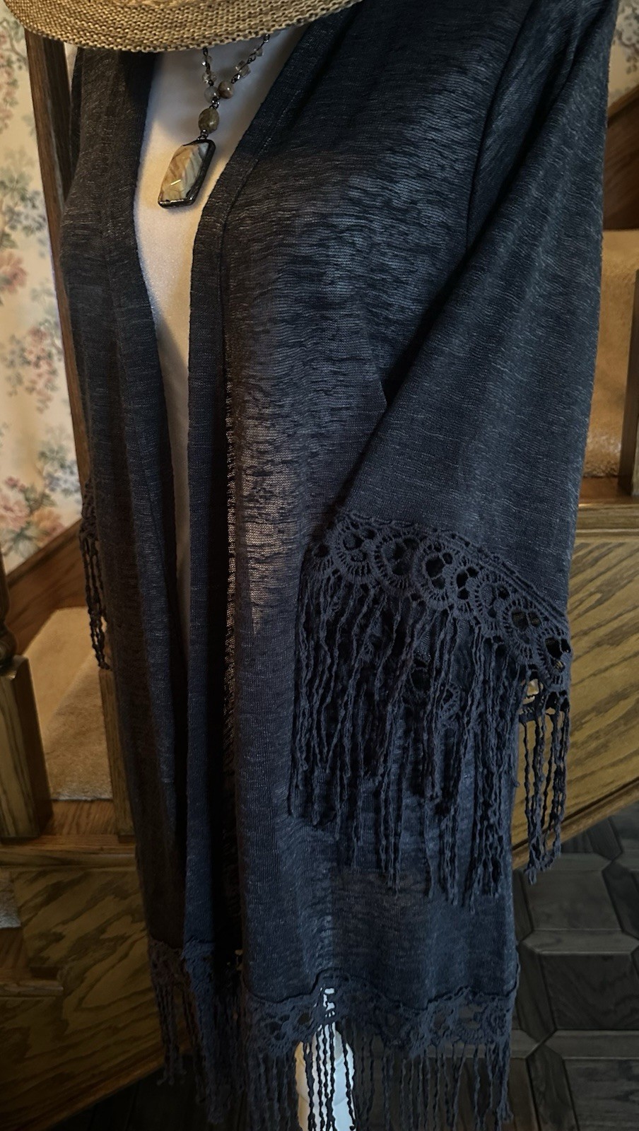 Vintage Eyeshadow Kimono; Dark Gray W/Lace & Fringe Sleeves & Hem; Size Medium