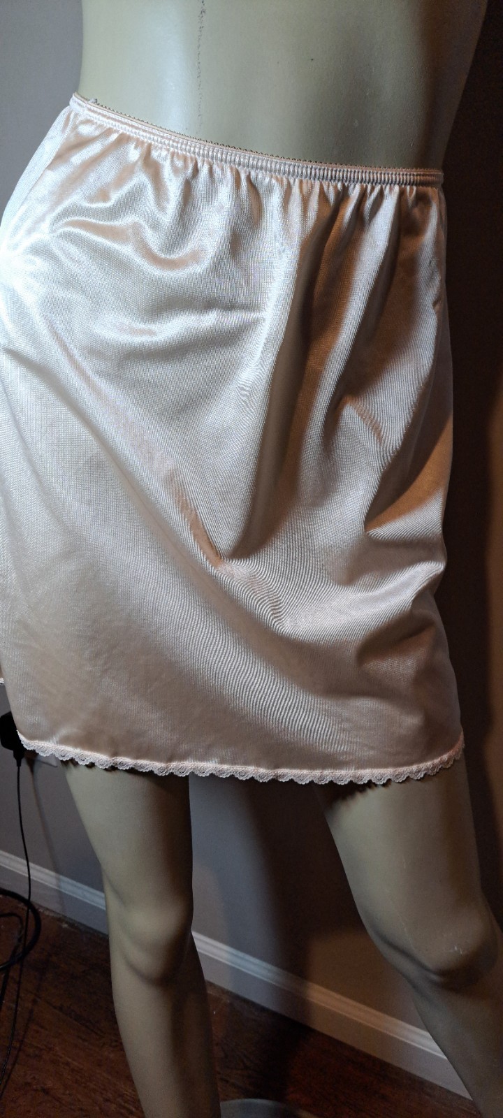 Vtg Shiny Nylon Light Beige Mini Half Slip S Xs Tiny Hem