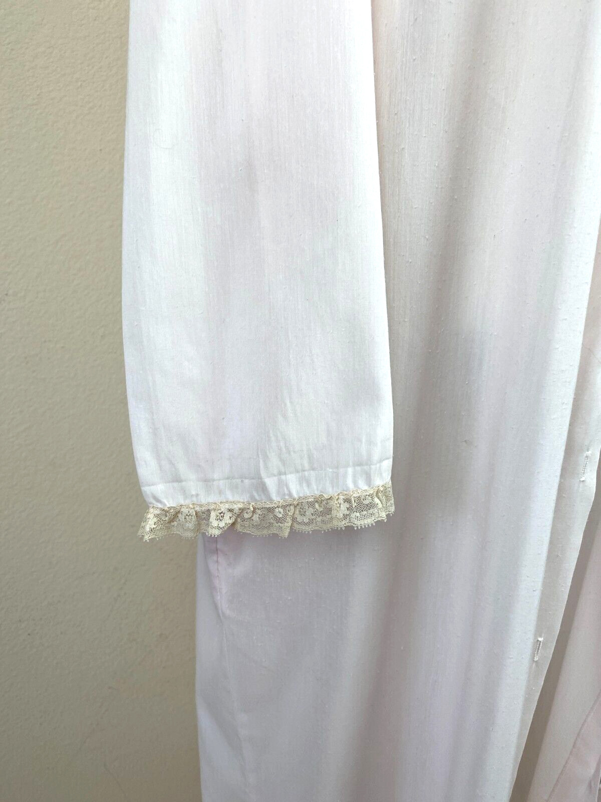 VTG Barbizon Intimate Long Robe S Pink Lace Embroidery Classic High Neckline 70s