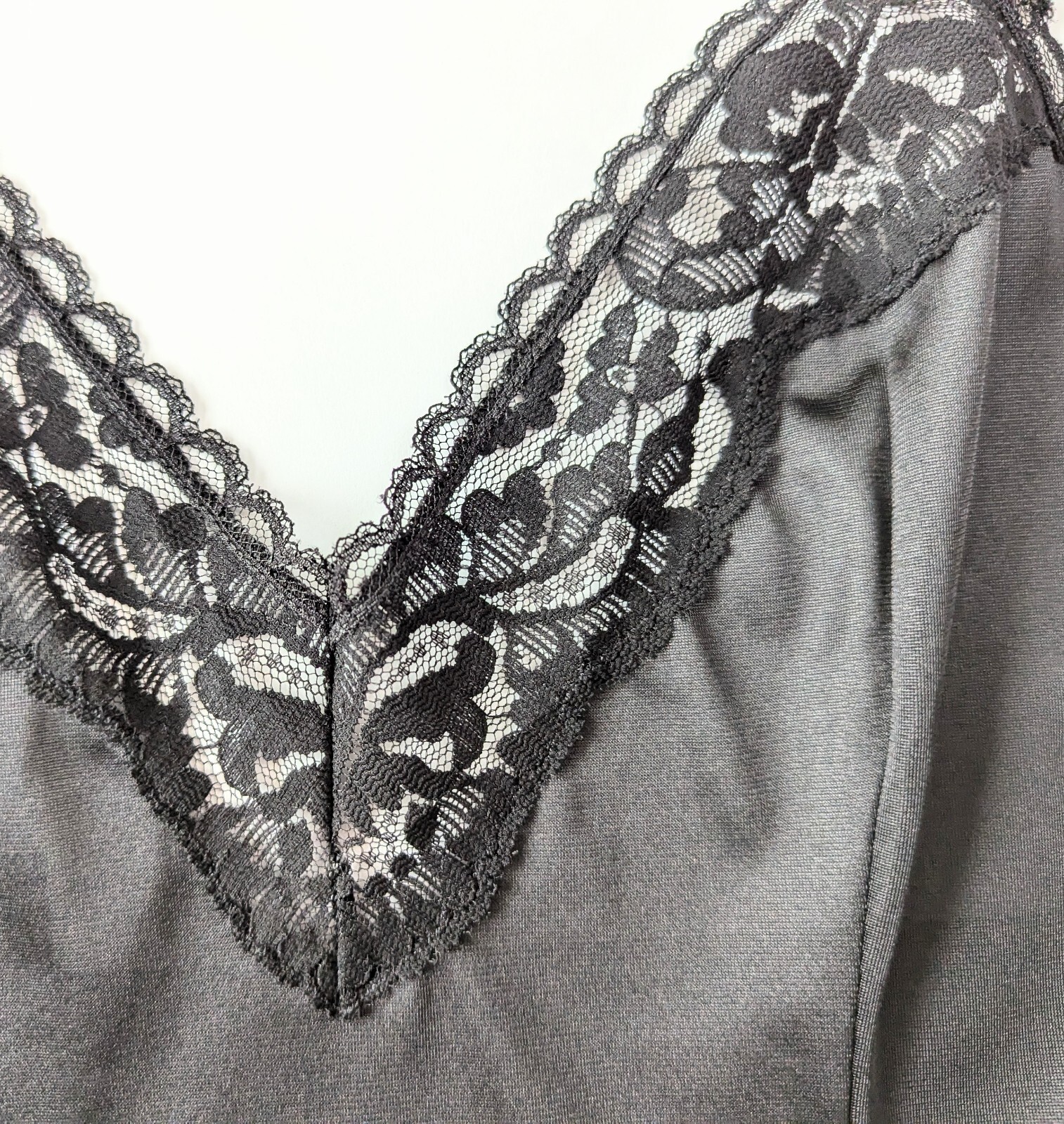 Vanity Fair 36 / 20″ Full Slip Black Princess Seams Made in USA Stretch Straps
