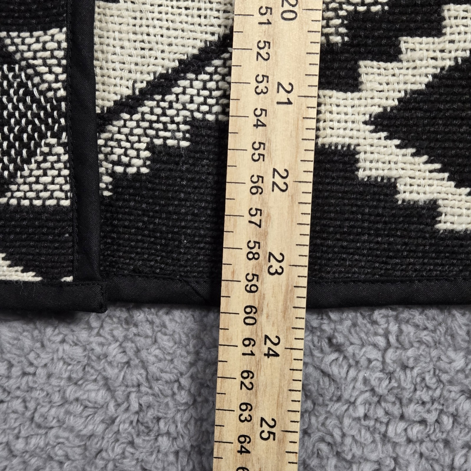 Bedford Fair Lifestyles Black and Off-White Vintage Aztec Pattern Size M