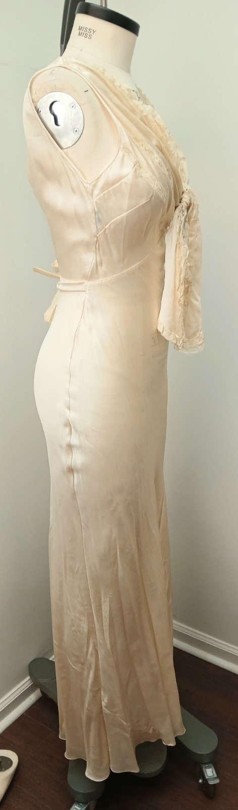 odette barsa vintage 1940s Creme Silk And Lace Dressing Gown