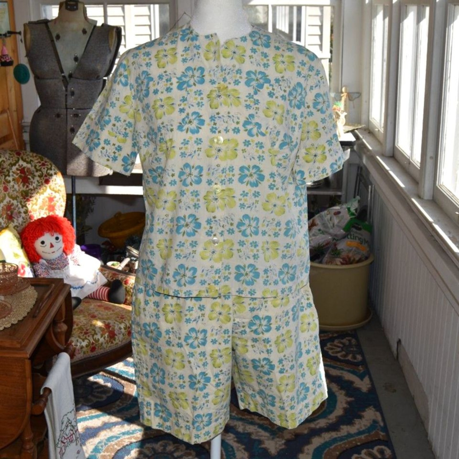 Vintage 60s Floral Cotton Shorts Set Mod Blue Green Daisy 2pc Summer Play Set XS