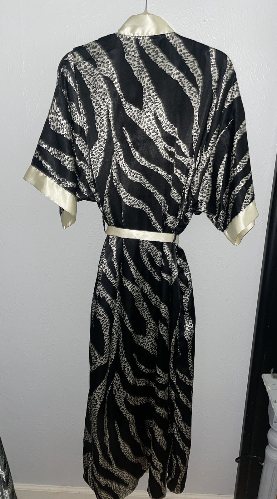 Contessa Di Roma M Peignior GOWN & ROBE 2pc Lot Woman’s Black White Satin Set