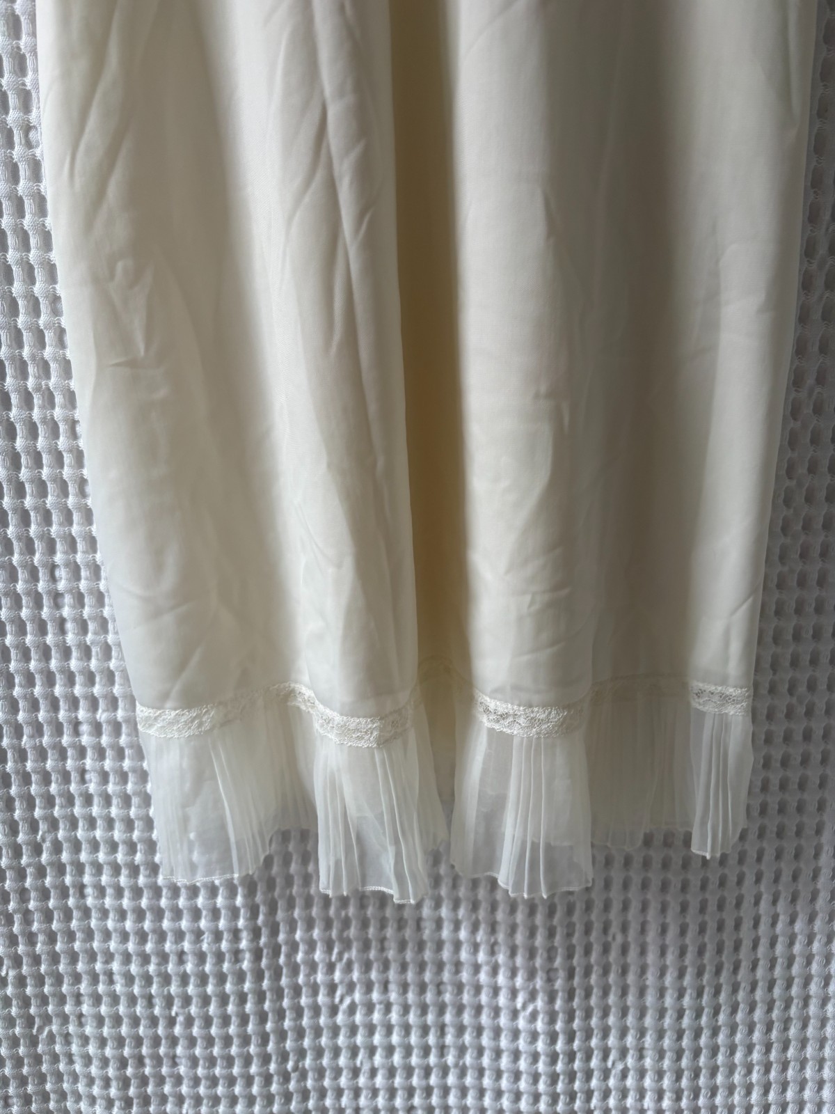 Vintage ivory slip dress demure fairycore coquette 1950s or 60s size small/4–6