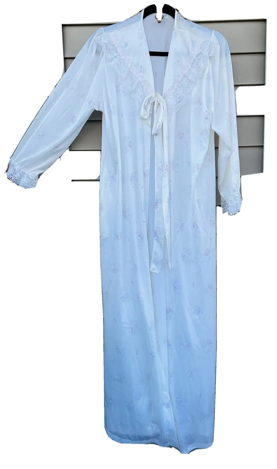 SOFT MOMENTS New York medium robe vintage LONG WHITE NYLON TIES AT NECK LACE