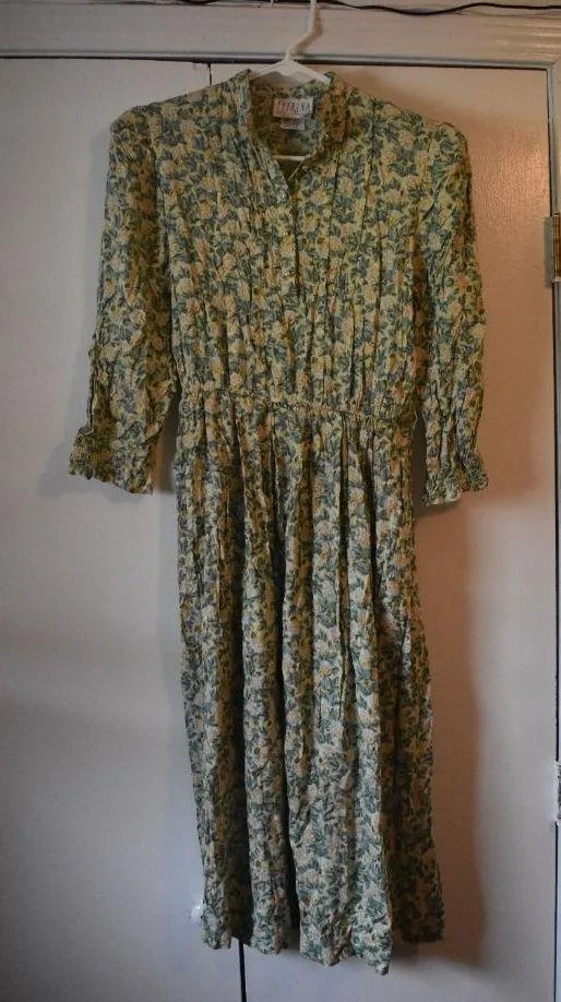 Vintage Petrina & Company floral prairie dress with pockets