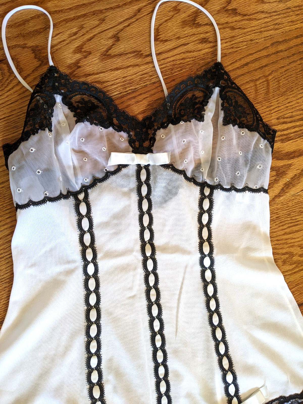 Vintage Hollywood Vassarette Crepelon Nightie and Panty Set NWT Size 32