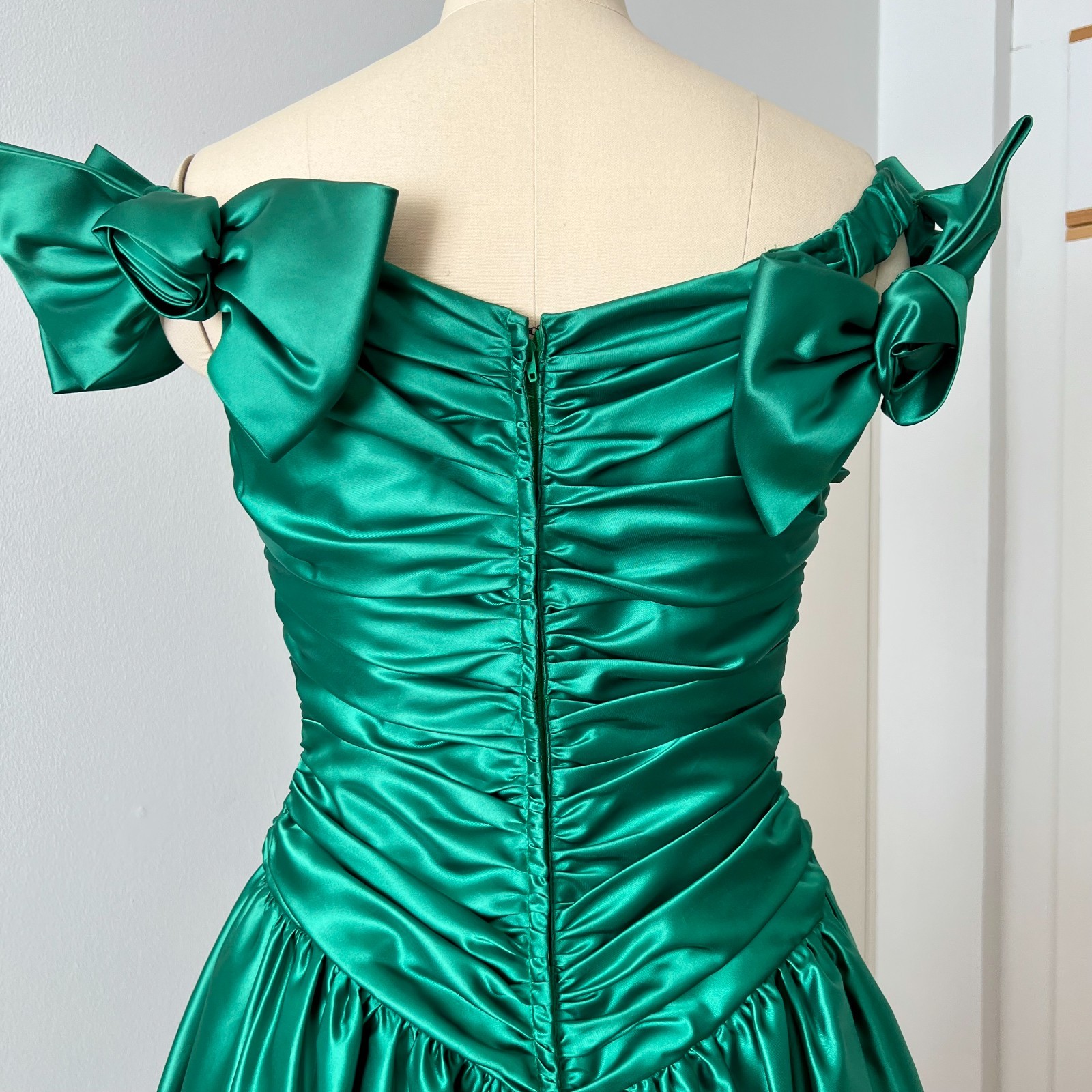 1980s JOHN CHARLES Green Off Shoulder Prom Gown Romantic Party Evening Dress