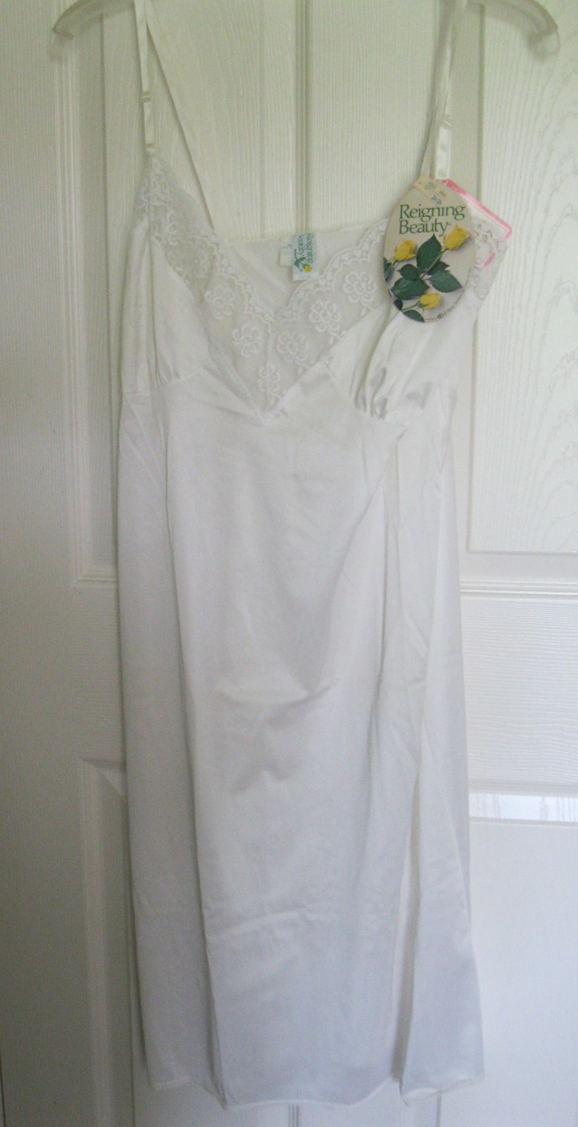NWT Vintage White Lace Trim Full Slip Size 40 – Reigning Beauty U.S.A. Nylon