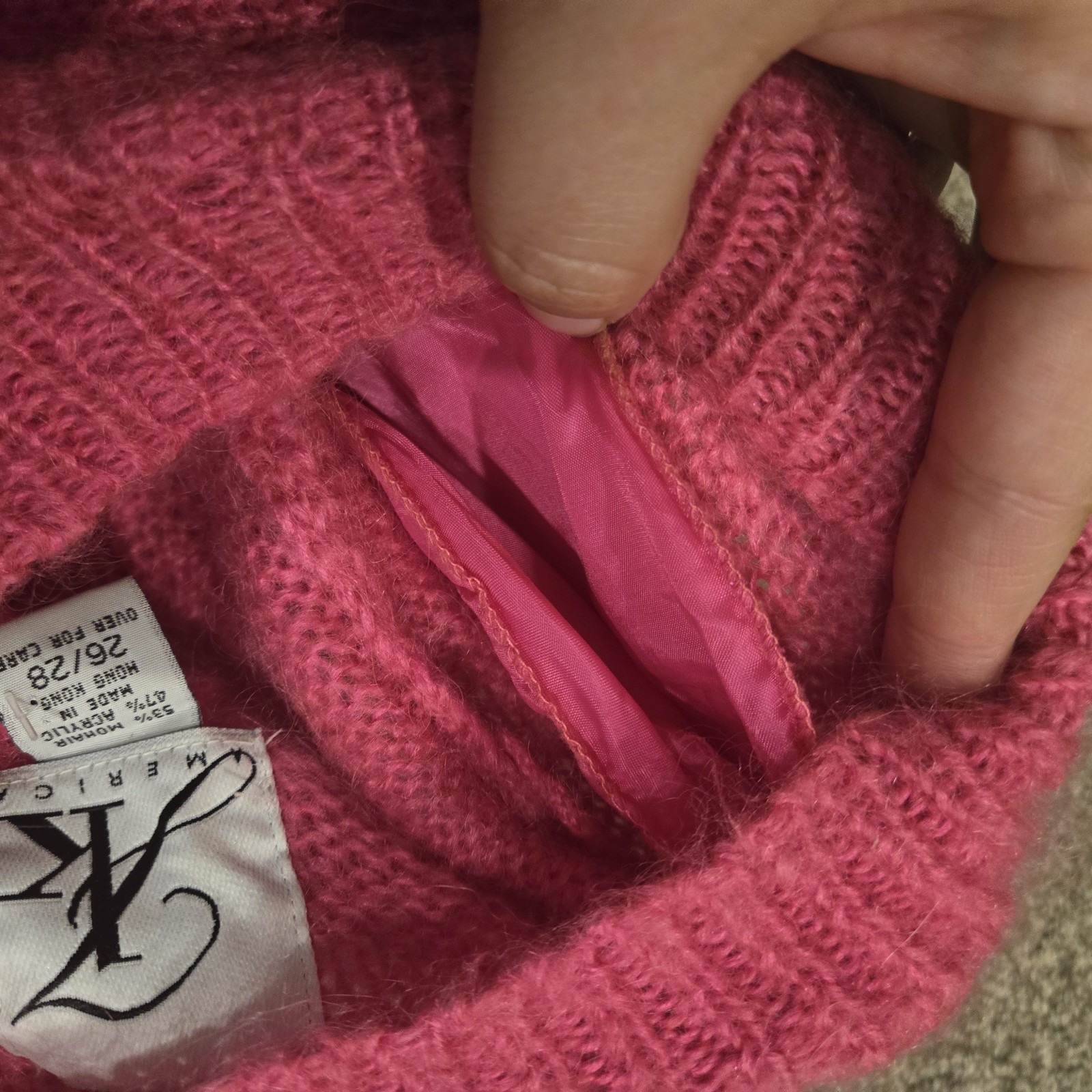 80s Vintage Fuzzy Mohair Blend Long Pullover Sweater Knit Magenta Pink Sz 26 28