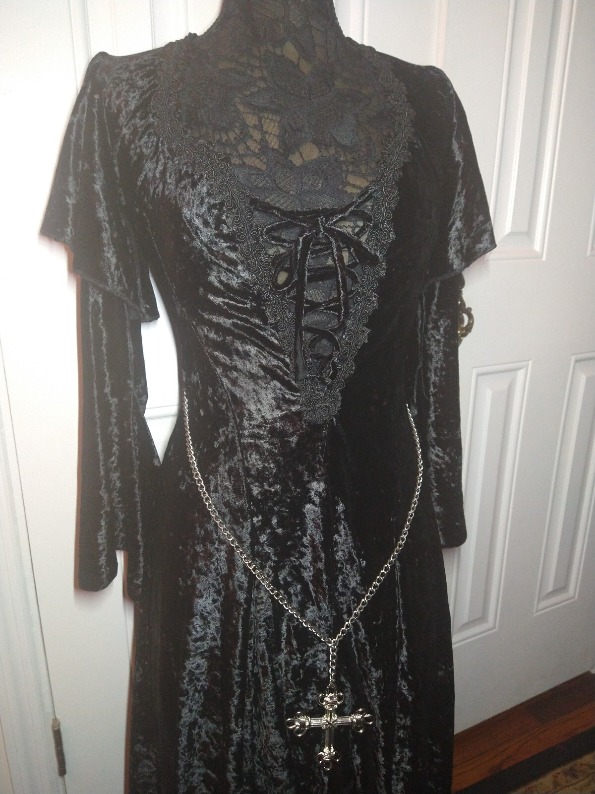 Vintage Crushed Velvet Goth Gown Bell Sleeves Dramatic Cross Chain Small EUC