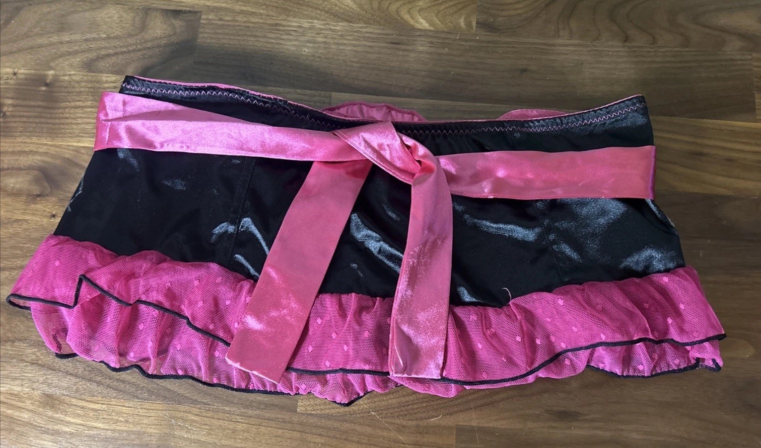 Vtg HOTKISS Hot Pink Black Skirted Thong Panties Sz M Second Skin Pinup Ruffles