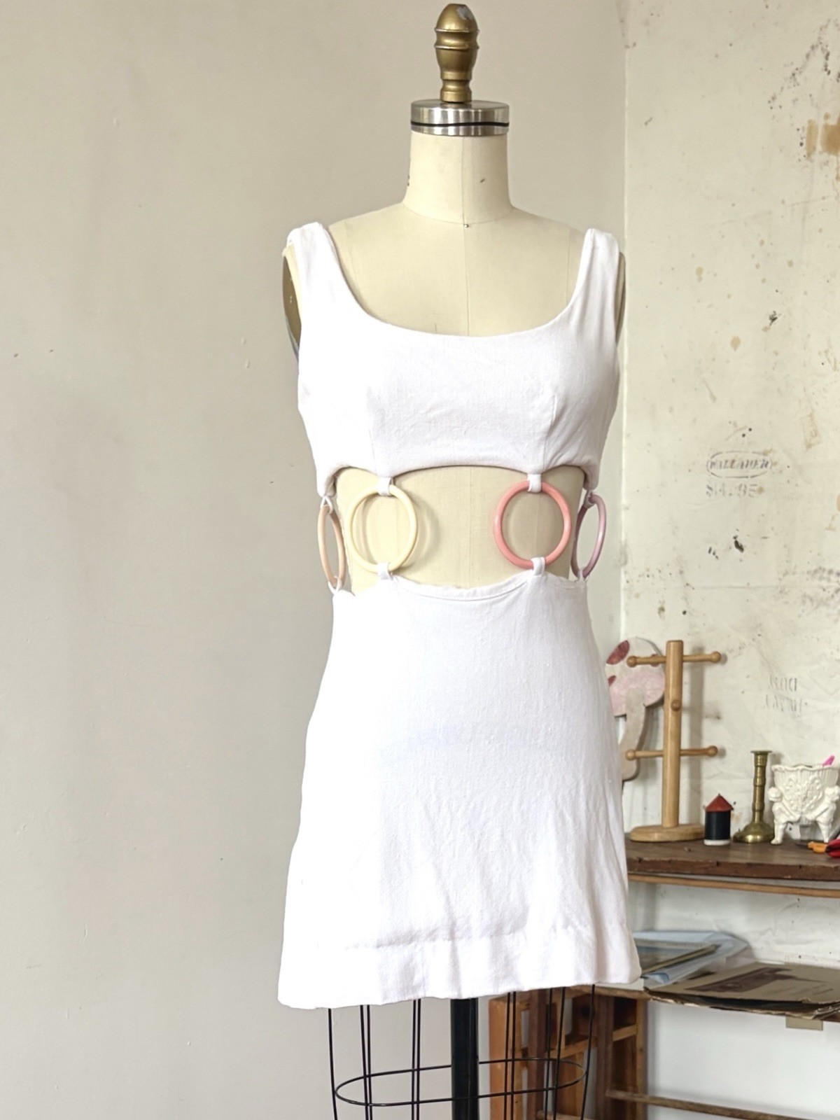 1960s Mod Space Age Linen Cutout Waist A-Line Mini Dress Lucite Rings Go-Go XS