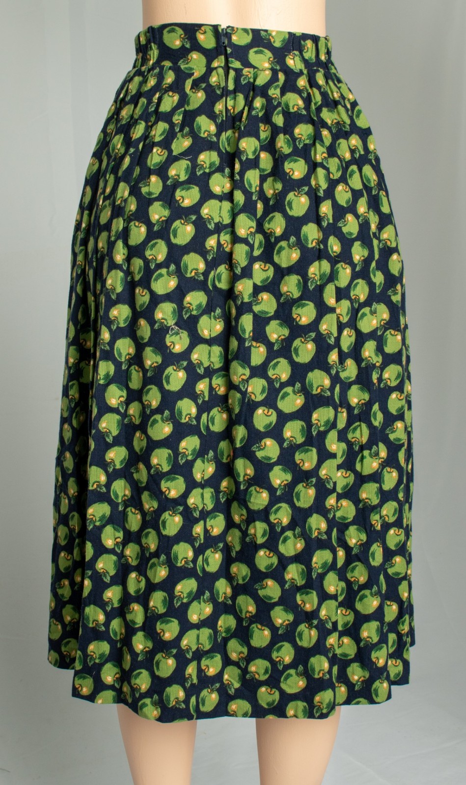 1980s Vintage Midi Skirt Fine Wale Corduroy Green Apple Print Girls 16 Womens XS