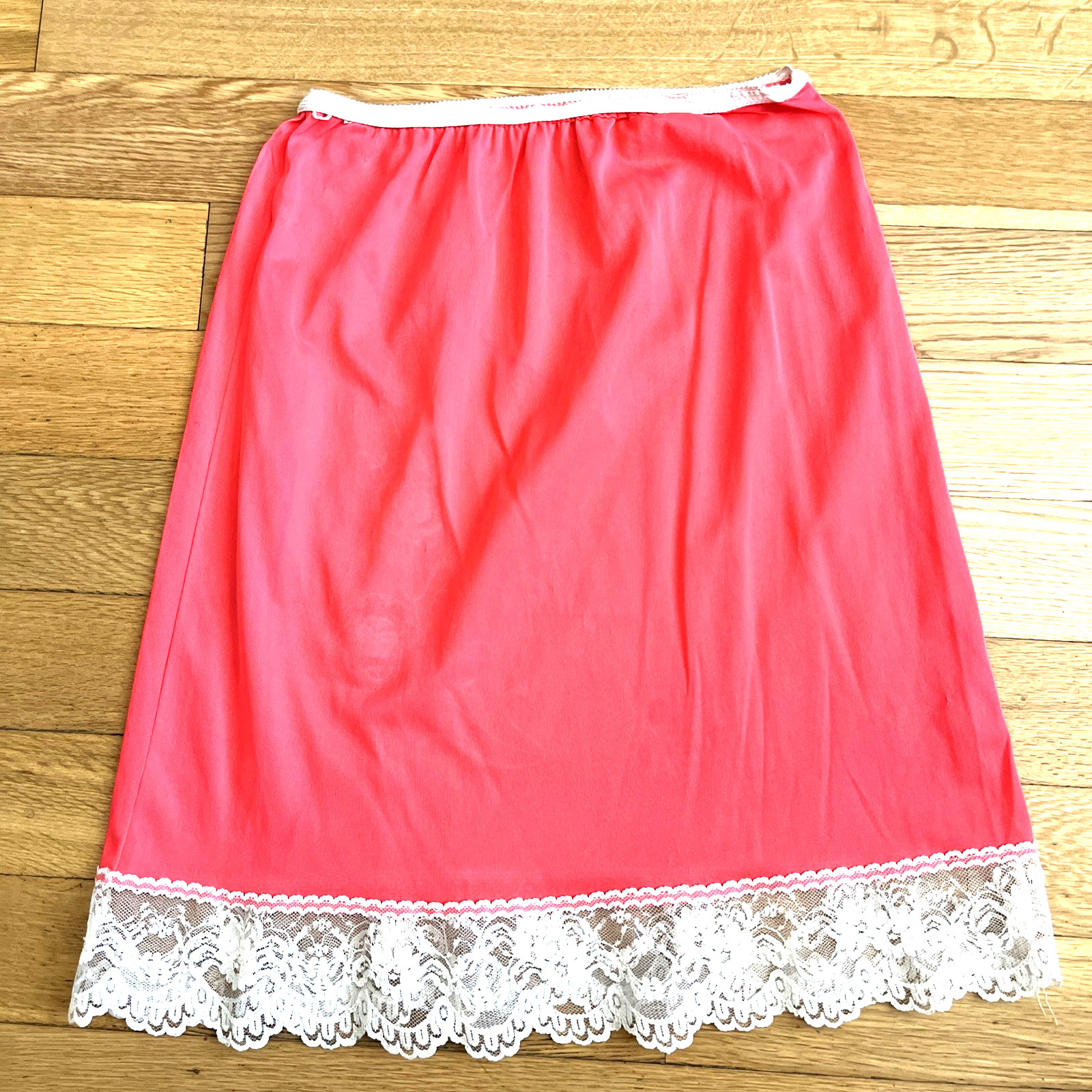 Vintage 90s Rococo Lingerie Coral Lace Nylon Slip Canada Women’s M