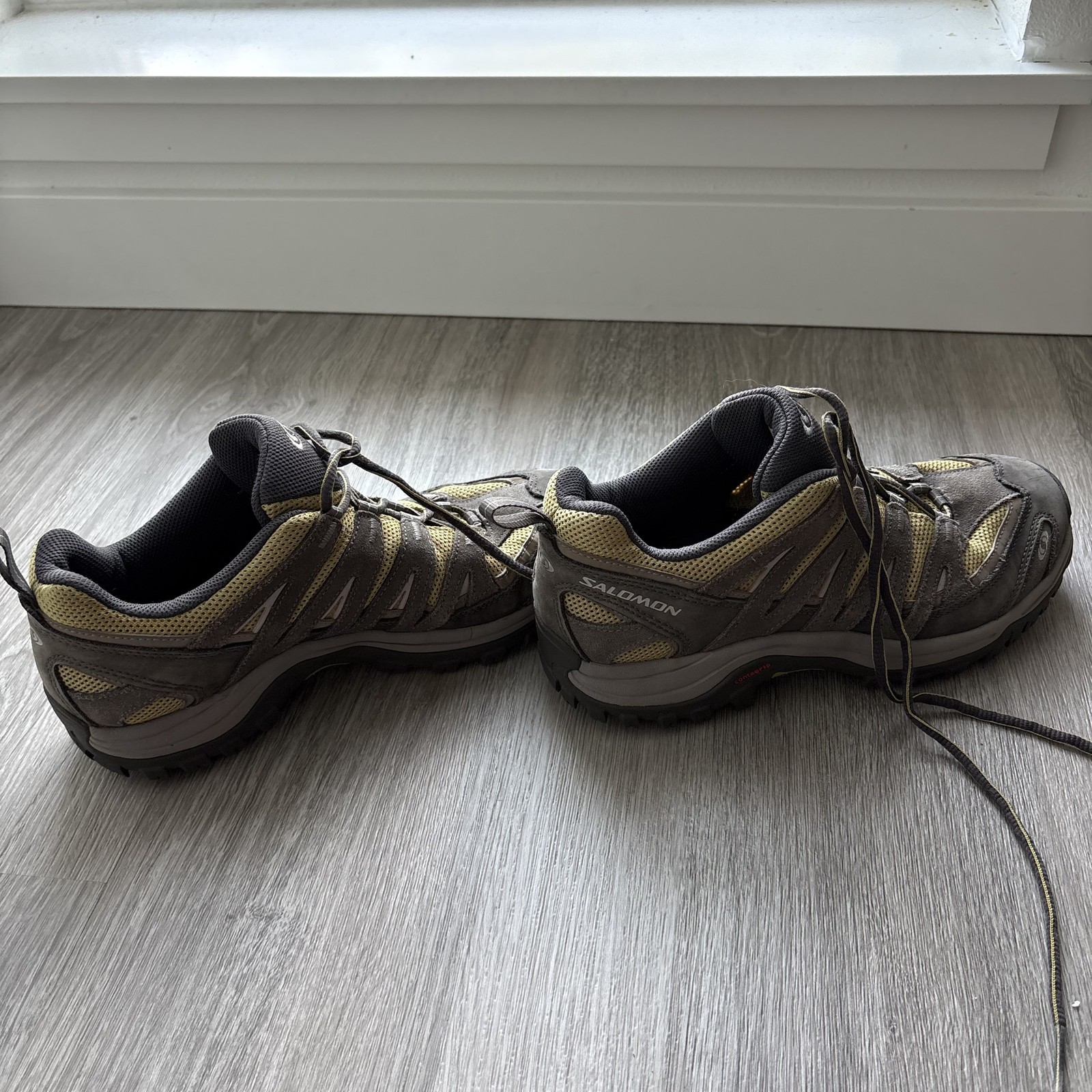 Salomon Women’s Hiking Trail Shoes Low Top Gorpcore Y2K Vintage Brown Tan 8.5