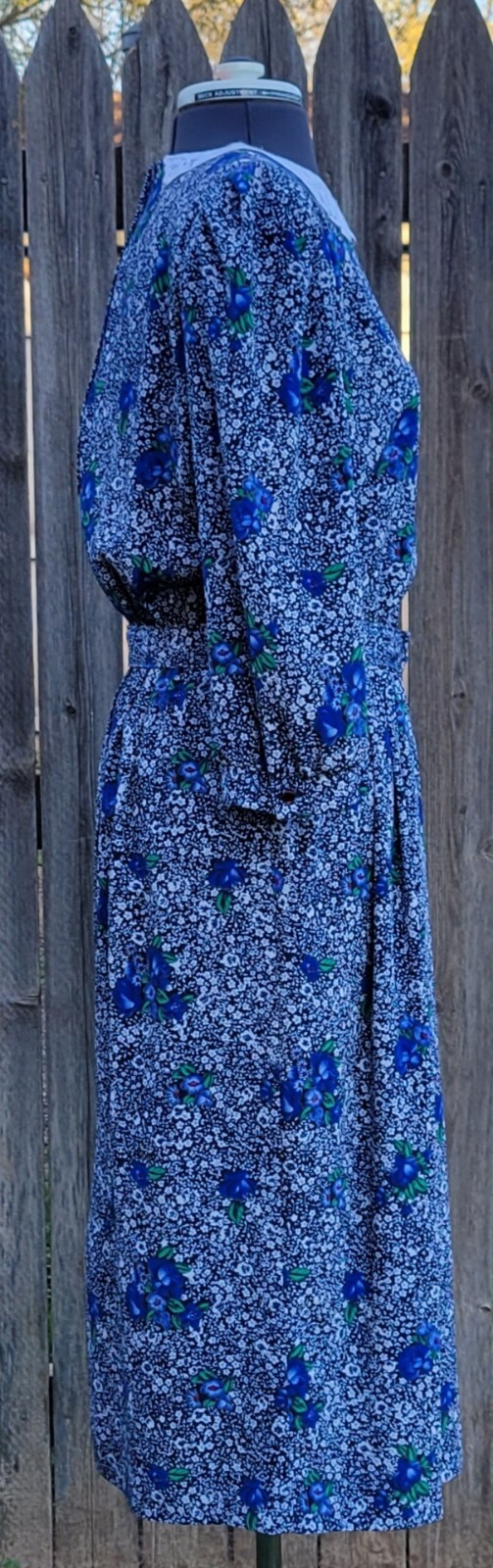 Vintage Lady Carol Of New York Belted Floral Dress Crochet Collar Made In USA