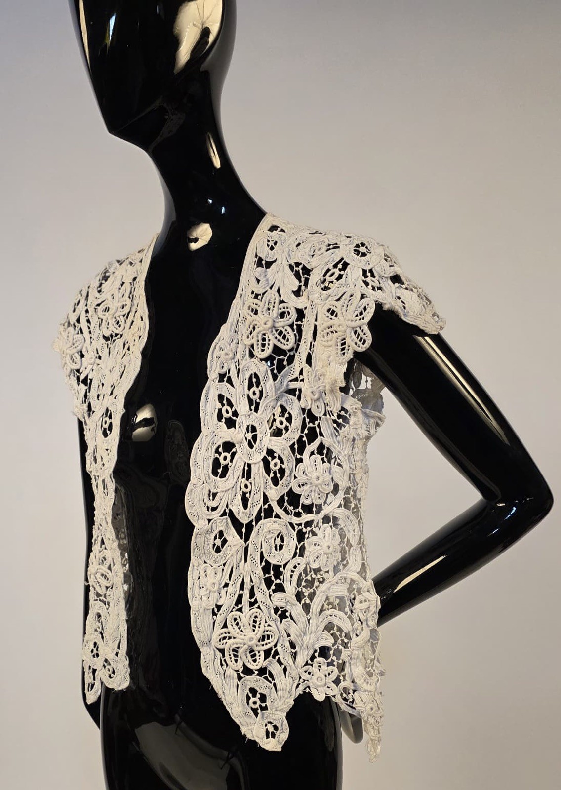 ORNATE VICTORIAN HAND MADE TAPE LACE VEST STLE TOP W BEAUTIFUL FLORALS