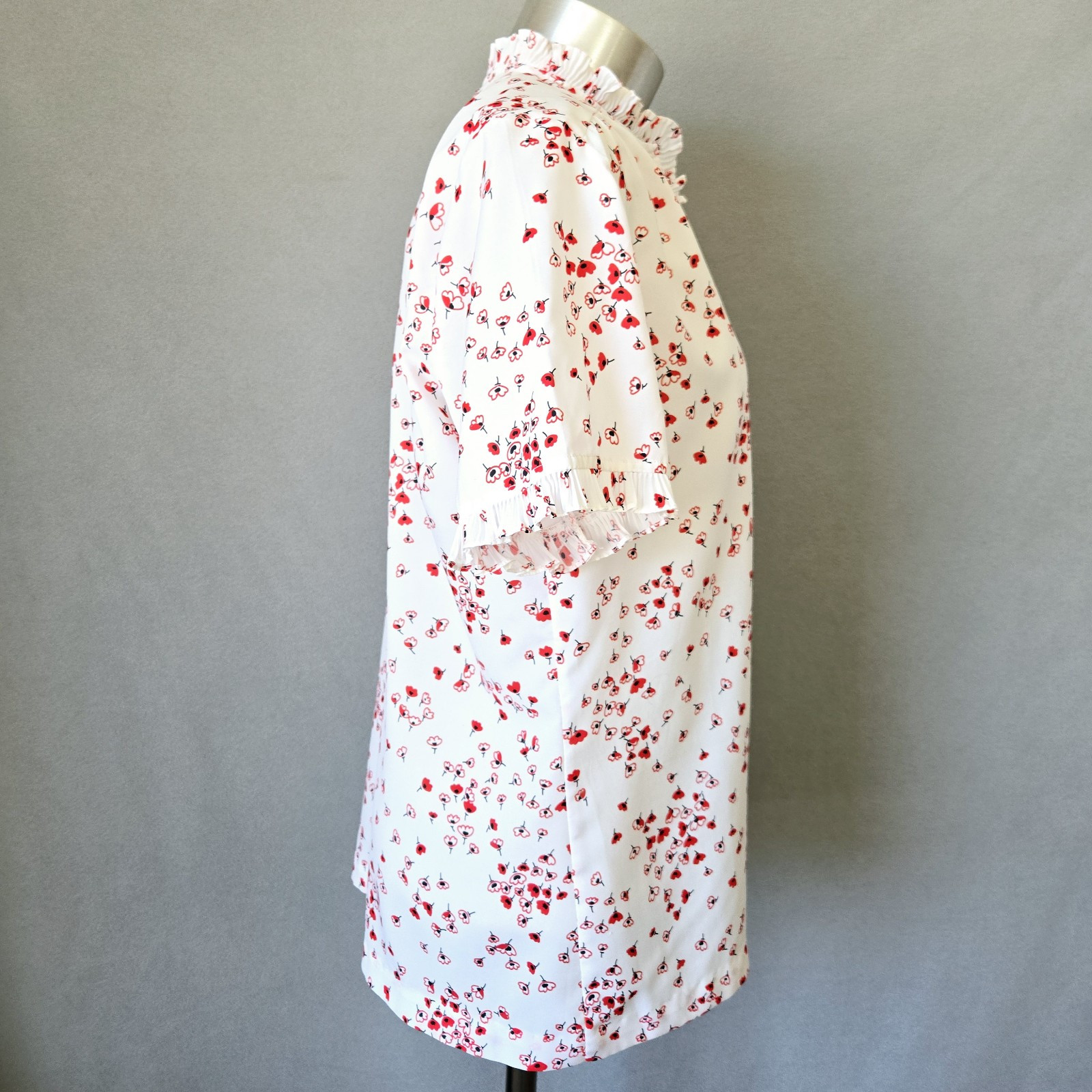 Vintage Short Sleeve Floral Blouse White Red Black Small