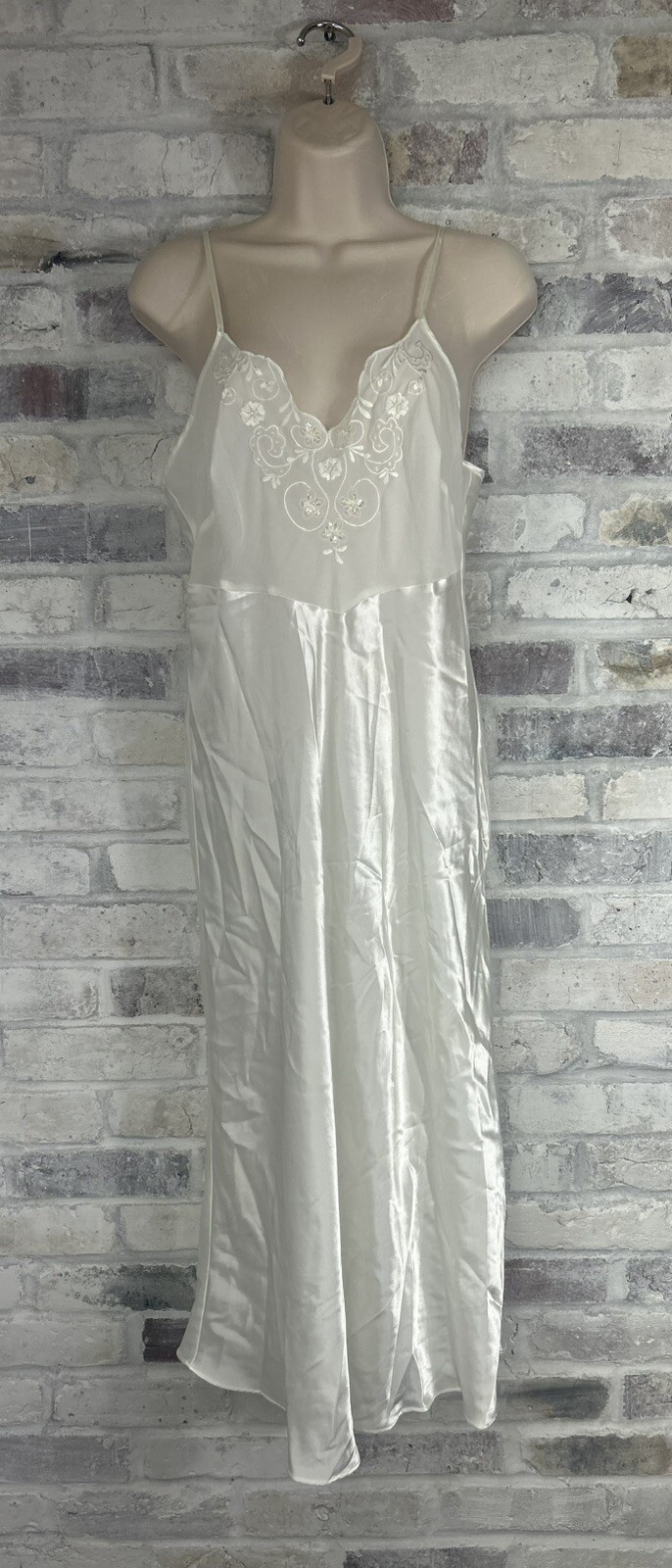 Vintage Intimo Amore Long Ivory Silky Lace Nightgown M