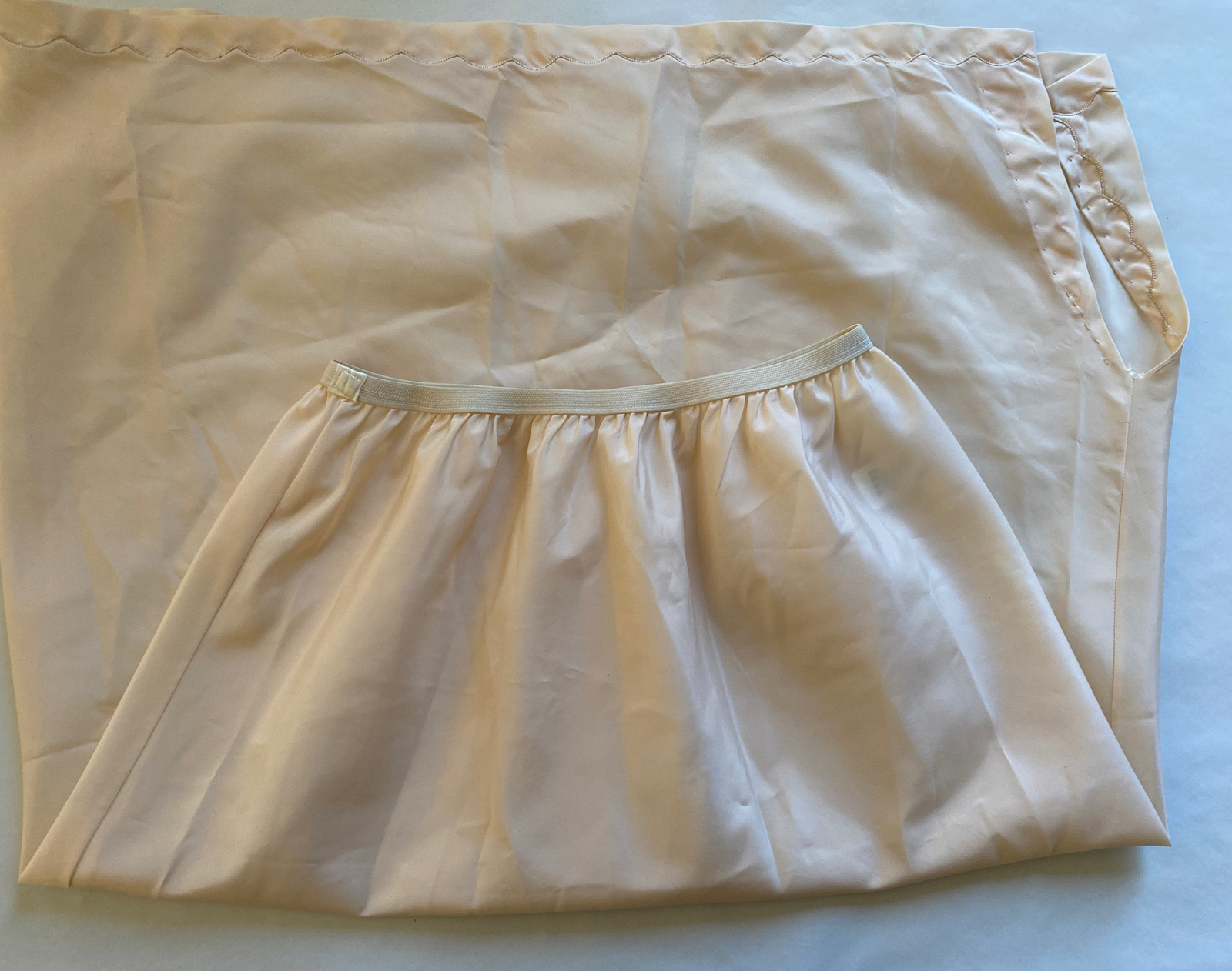 Wonder Maid vintage half slip Size medium nylon poly Beige