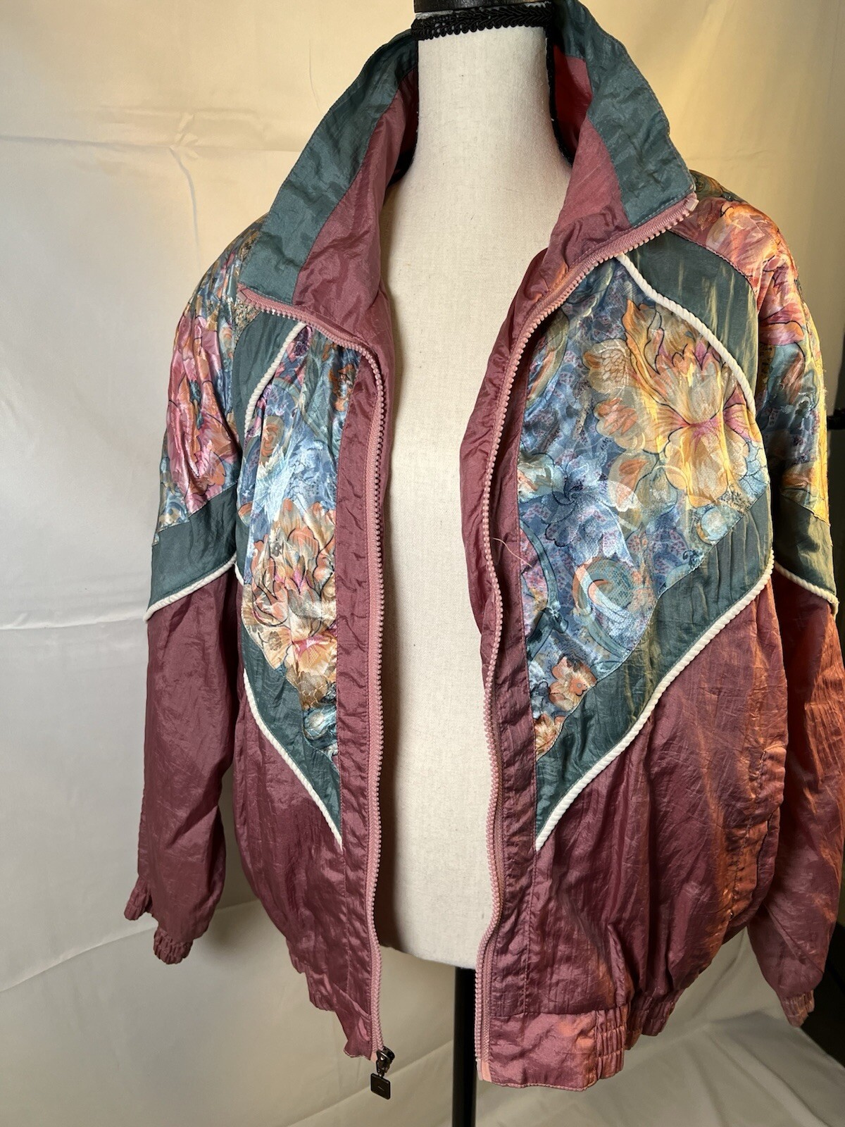 Classic vintage 1980’s Women’s Track Suit Jacket Mauve Floral Size L . So Cool