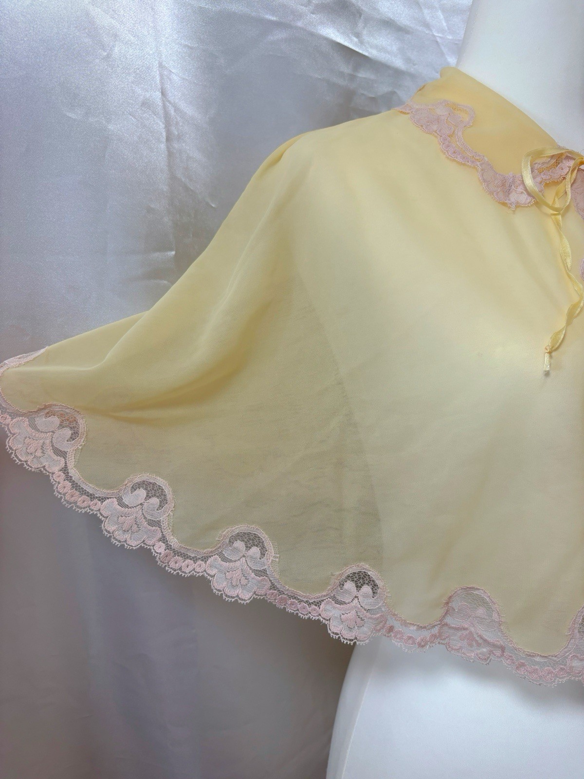 Vintage 50s 60s Sheer Chiffon Cape Lace Collar Lingerie Peignoir yellow Coquette