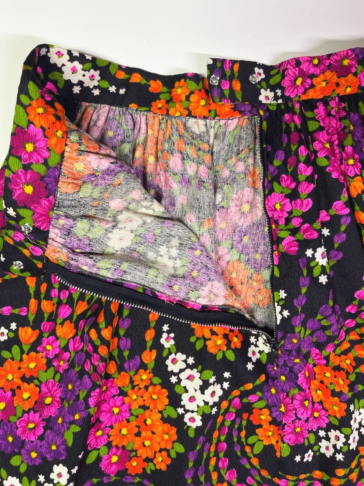 Vintage Barkcloth Floral Skirt Metal Zipper Unbranded Colorful 22″ Waist