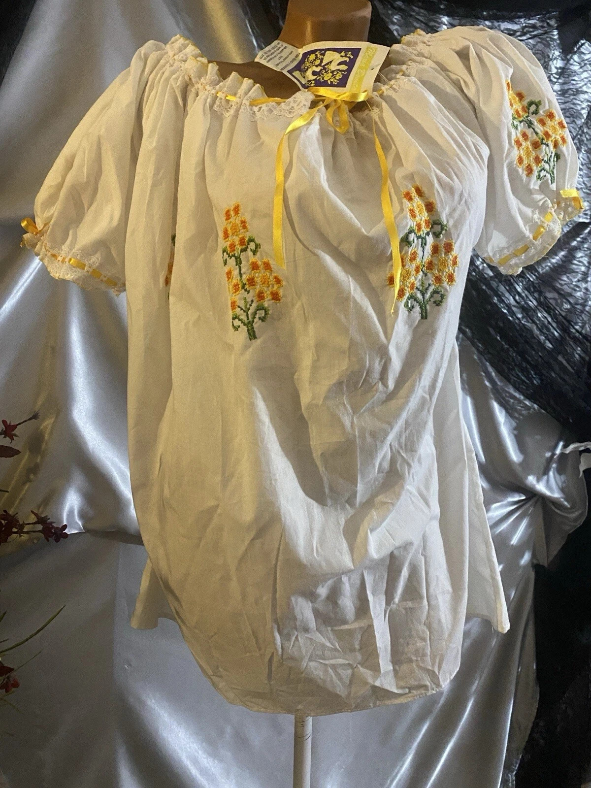 Vintage Mexican Womens Top Blouse White Floral Folk Boho Embroidered Mexico NWT