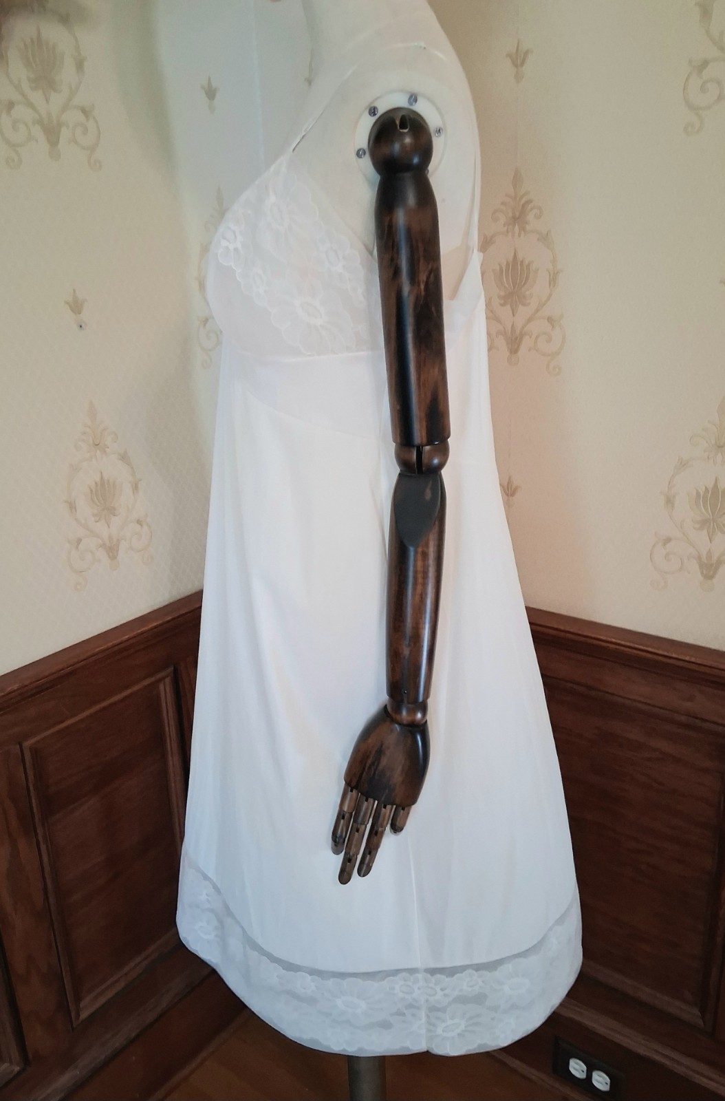 Vintage 1970s Vanity Fair White Lacy Romantic Cottagecore Coquette Slip Dress