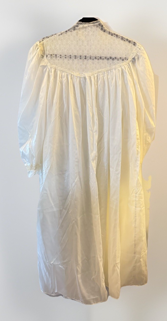 Vintage No Tag Poly Satin Long PEIGNOIR Robe Wrapper Floral Lace Hi Neck Tie 3X