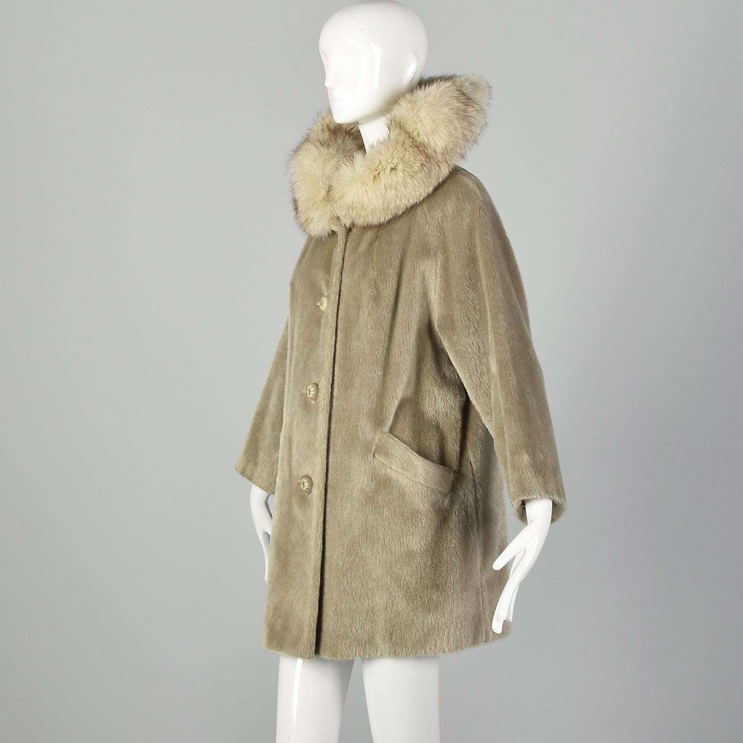 L 1960s Tan Coat Faux Fur Fox Fur Collar Boxy Bracelet Sleeves Winter Jacket