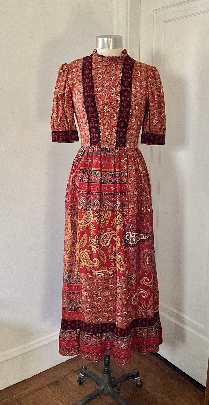 Vintage c.1970 Mountain Artisans Paisley Cotton Dress