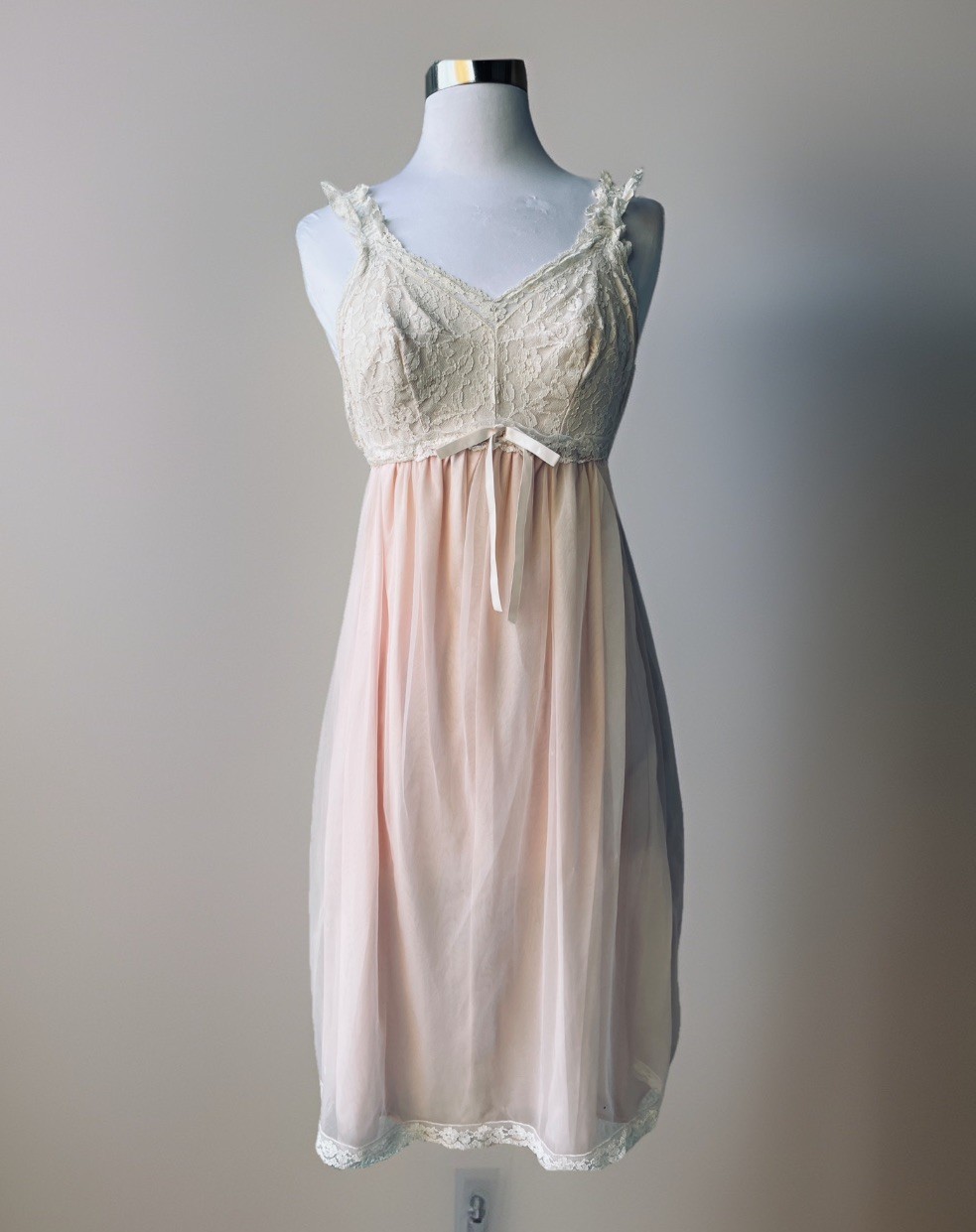 Vintage 50s Aristocraft Superior Soft Pink Babydoll Nightgown w/Cream Lace 34