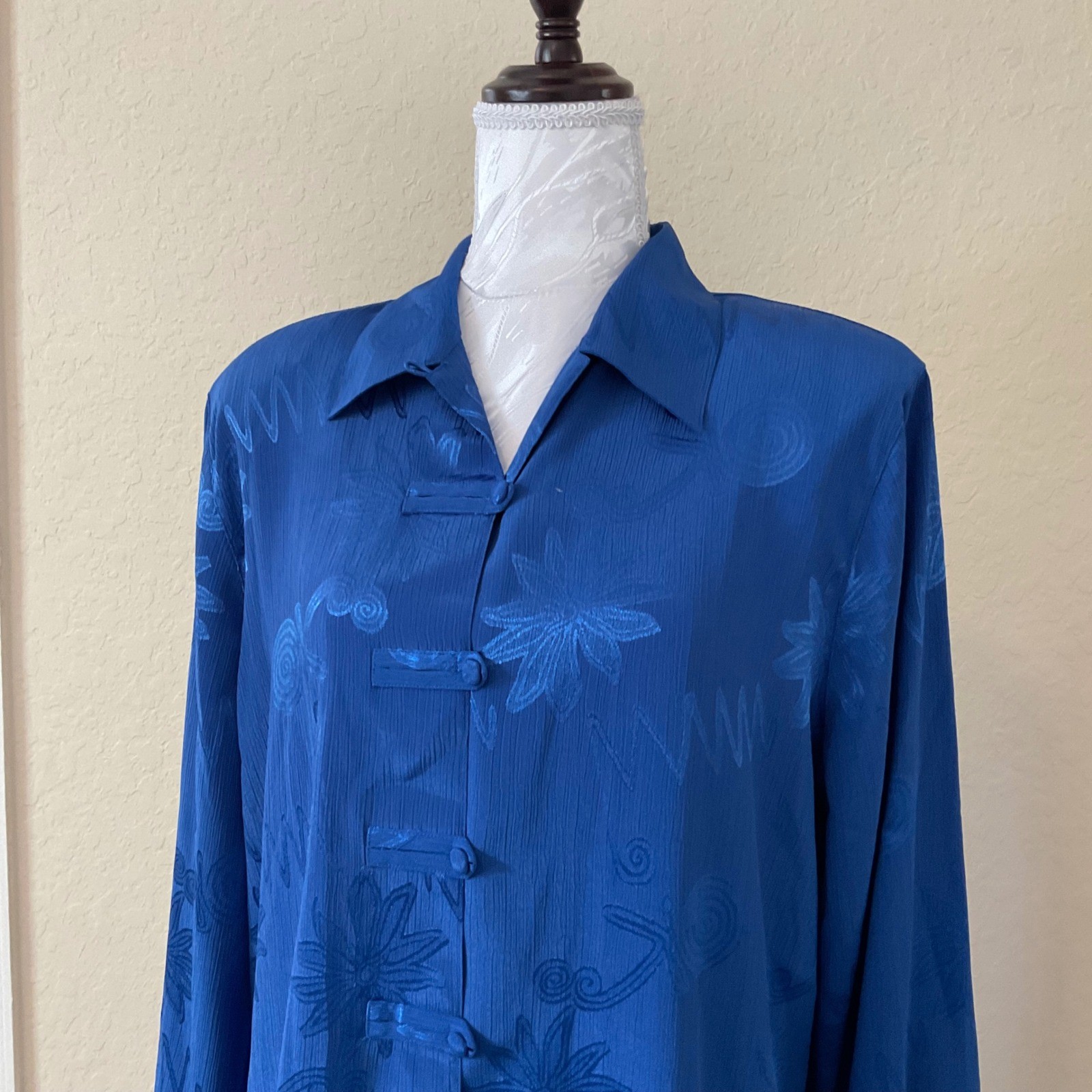 Vintage Christie & Jill Blouse Blue Damask Jacquard Mandarin Collar Frog Closure