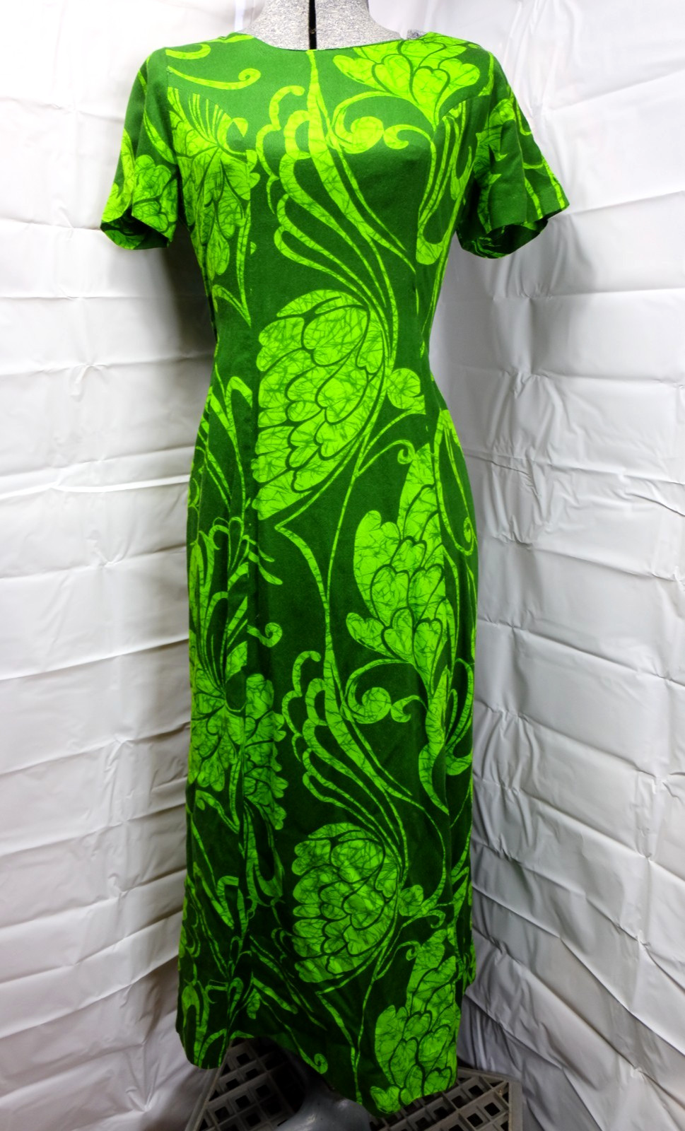 FELY’S Hawaiian Green Floral Stem Barkcloth Split Panel Maxi Dress 60’s-70s